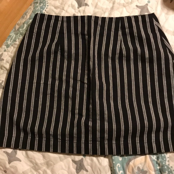 Ivy and main stripped skirt - Picture 2 of 3